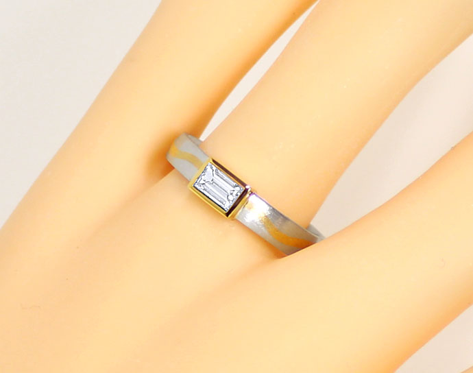 Foto 5 - Platin Gelbgold Design-Ring mit 0,44ct Diamant Baguette, R7357